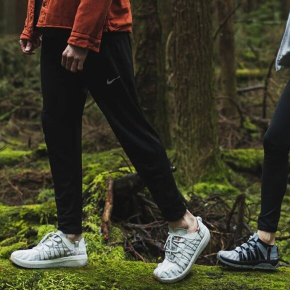 SKYE Unisex The Mobrly Sneakers - Picture 7 of 7